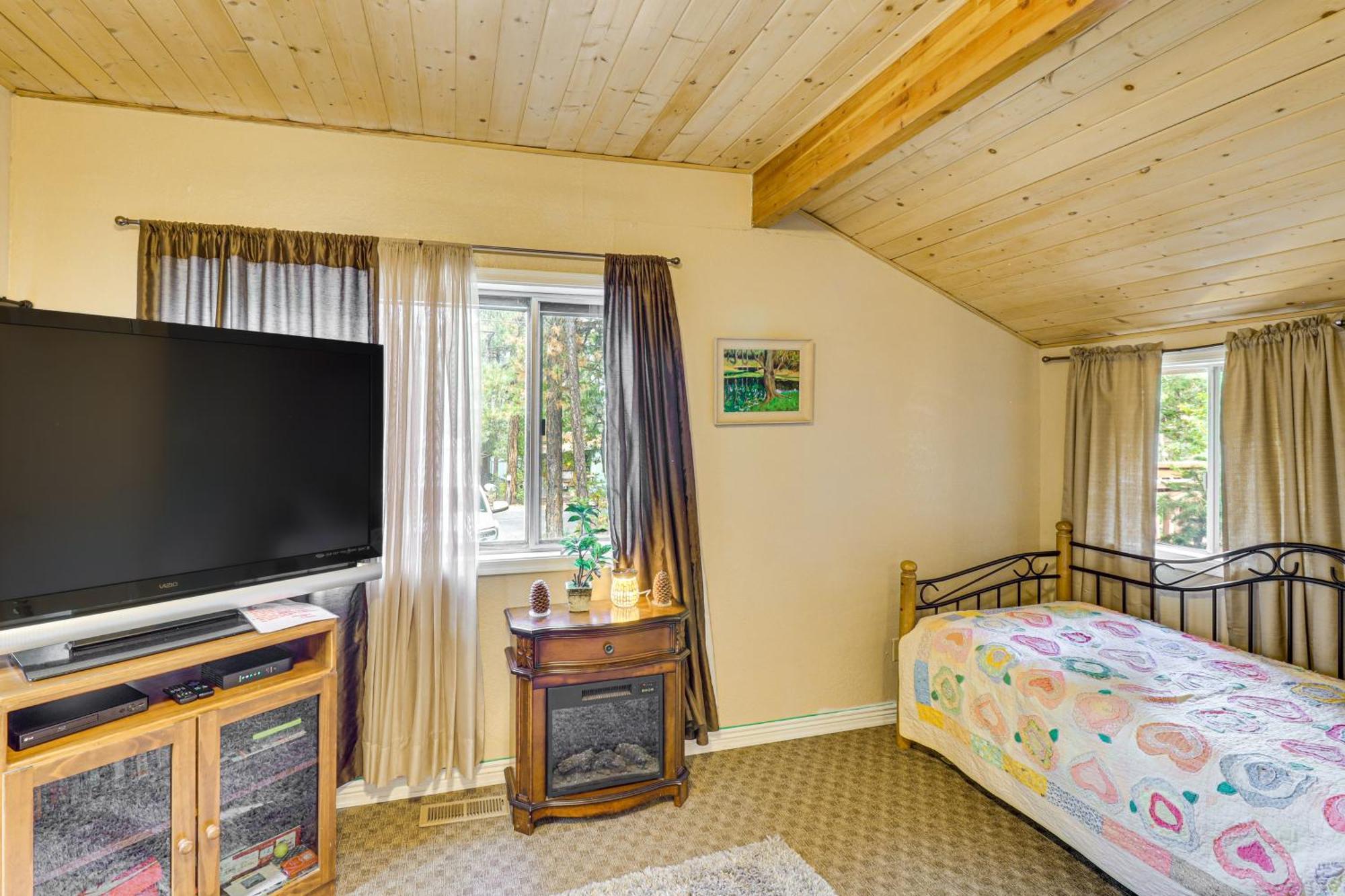 Cozy Lakeside Escape With Deck 4 Mi To Rainbow Lake パイントップ・レイクサイド エクステリア 写真
