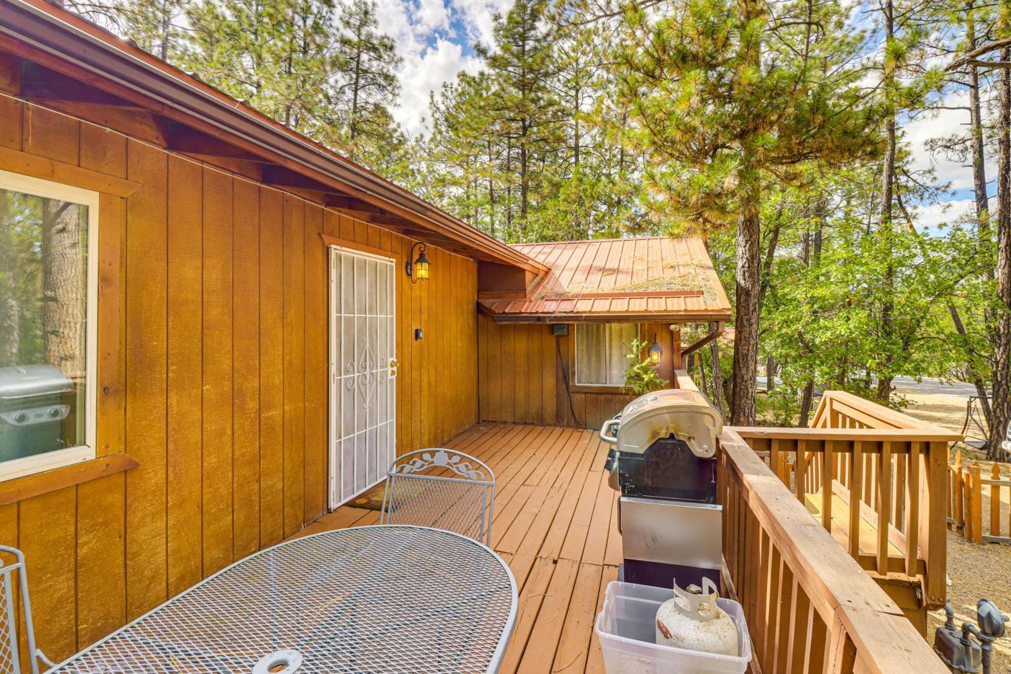 Cozy Lakeside Escape With Deck 4 Mi To Rainbow Lake パイントップ・レイクサイド エクステリア 写真