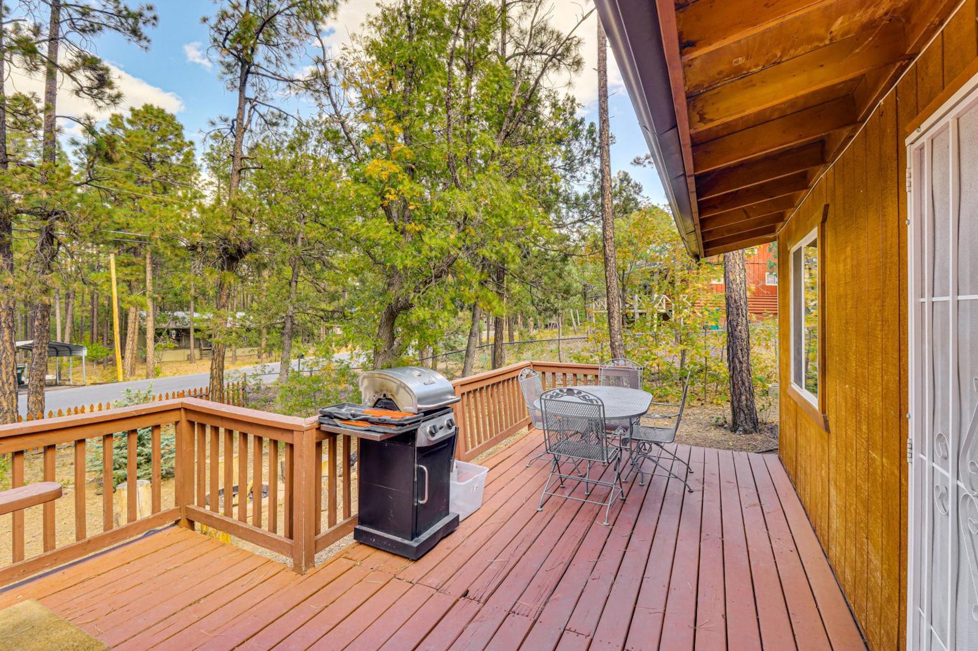 Cozy Lakeside Escape With Deck 4 Mi To Rainbow Lake パイントップ・レイクサイド エクステリア 写真