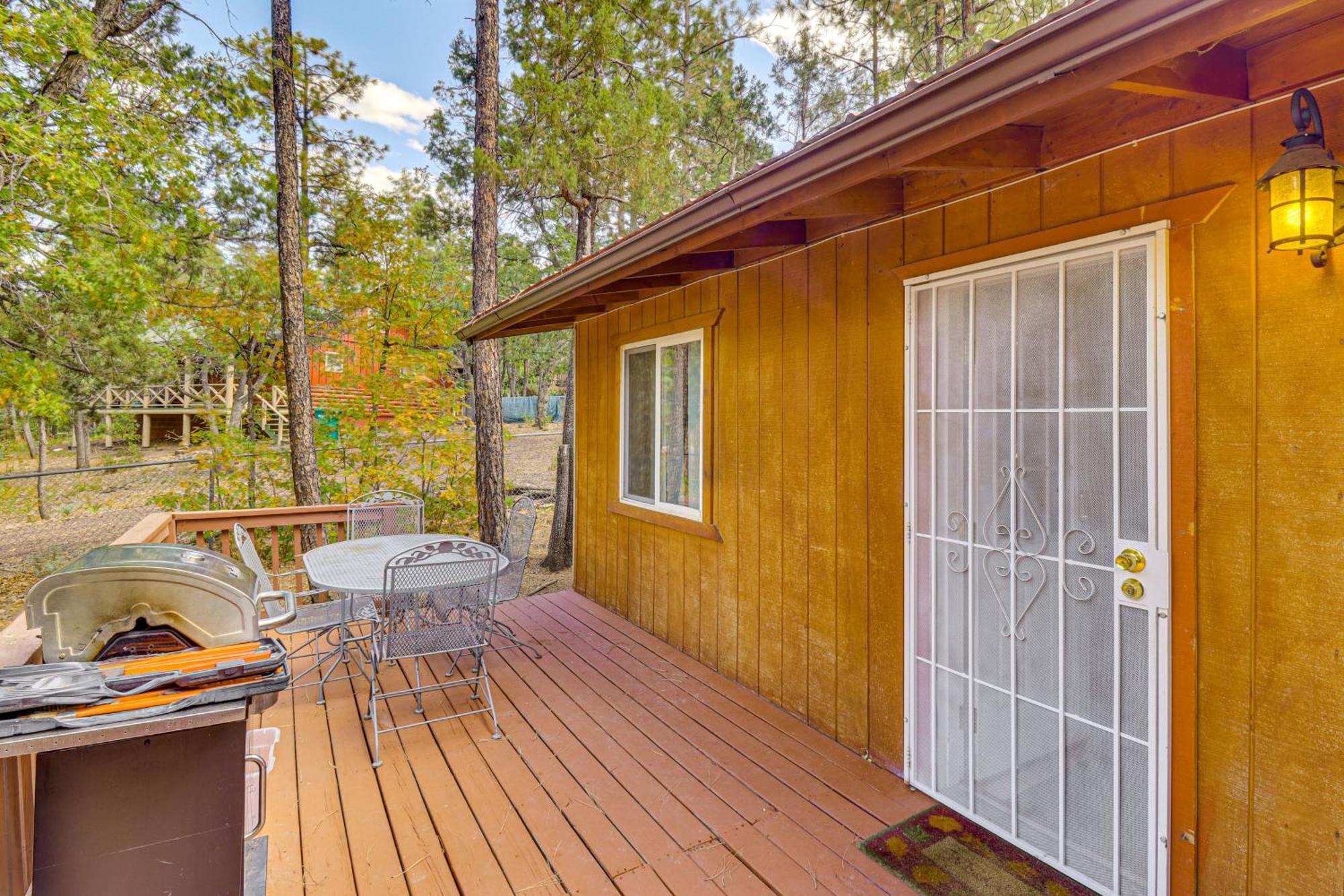 Cozy Lakeside Escape With Deck 4 Mi To Rainbow Lake パイントップ・レイクサイド エクステリア 写真